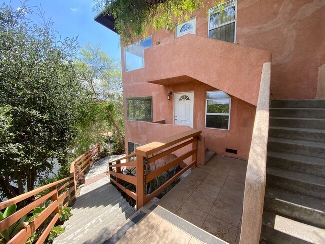 property at 1548 Lucretia Ave