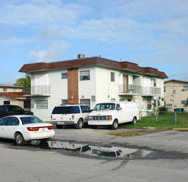 10841 SW 5th St in Miami, FL - Foto de edificio - Building Photo