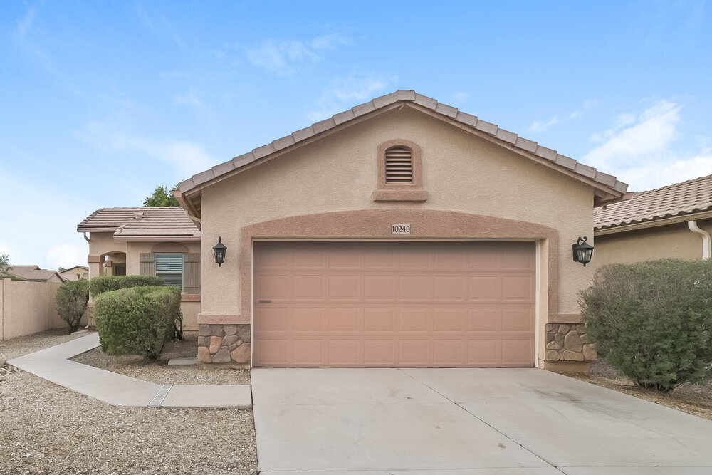 10240 W Chipman Rd in Tolleson, AZ - Building Photo