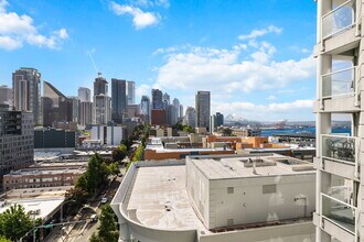 121 Vine St, Unit 1406 in Seattle, WA - Foto de edificio - Building Photo