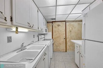 6700 NE 22nd Way, Unit Imperial Point Colonnades in Fort Lauderdale, FL - Building Photo - Building Photo