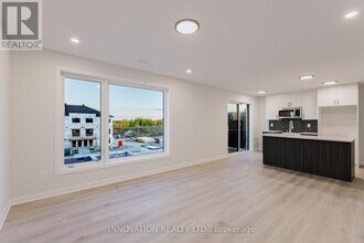 801 Glenroy Gilbert Dr in Ottawa, ON - Building Photo - Building Photo