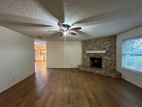 501 Sycamore St in Whitehouse, TX - Foto de edificio - Building Photo