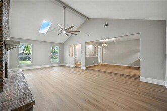 2720 Trail Oak Ct in Arlington, TX - Foto de edificio - Building Photo