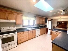 3630 W 10th St in Erie, PA - Building Photo - Building Photo