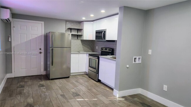 2489 SW 11th St in Miami, FL - Building Photo - Building Photo