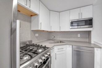 520 E 81st St in New York, NY - Building Photo - Building Photo
