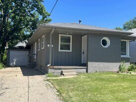 1217 E Forrest Hill Ave in Peoria, IL - Building Photo