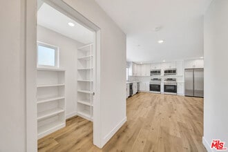 1584 W 37th St in Los Angeles, CA - Building Photo - Building Photo