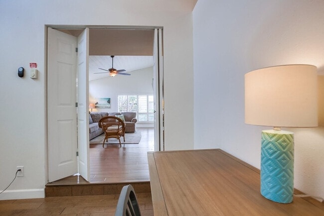 561 S Sierra Ave in Solana Beach, CA - Building Photo - Building Photo