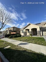 4418 W Robin Ave in Visalia, CA - Building Photo