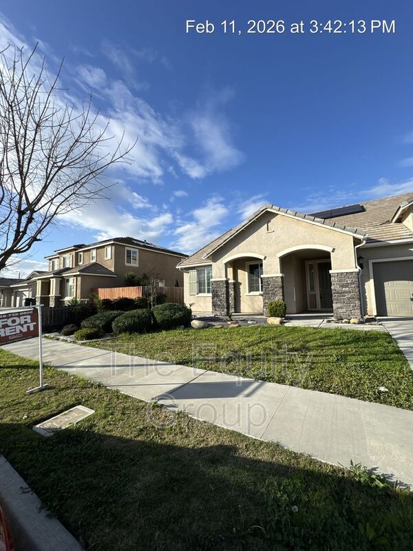 property at 4418 W Robin Ave