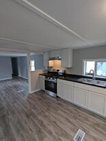 611 W Matthews St in Chillicothe, IL - Building Photo