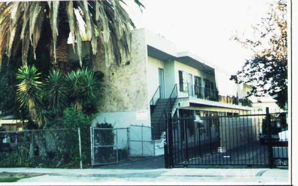 14632 Delano St in Van Nuys, CA - Building Photo