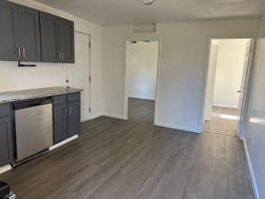 2057 N Pickwick Ave in Springfield, MO - Building Photo - Building Photo