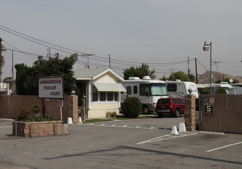 Highgrove Trailer Court in Riverside, CA - Foto de edificio