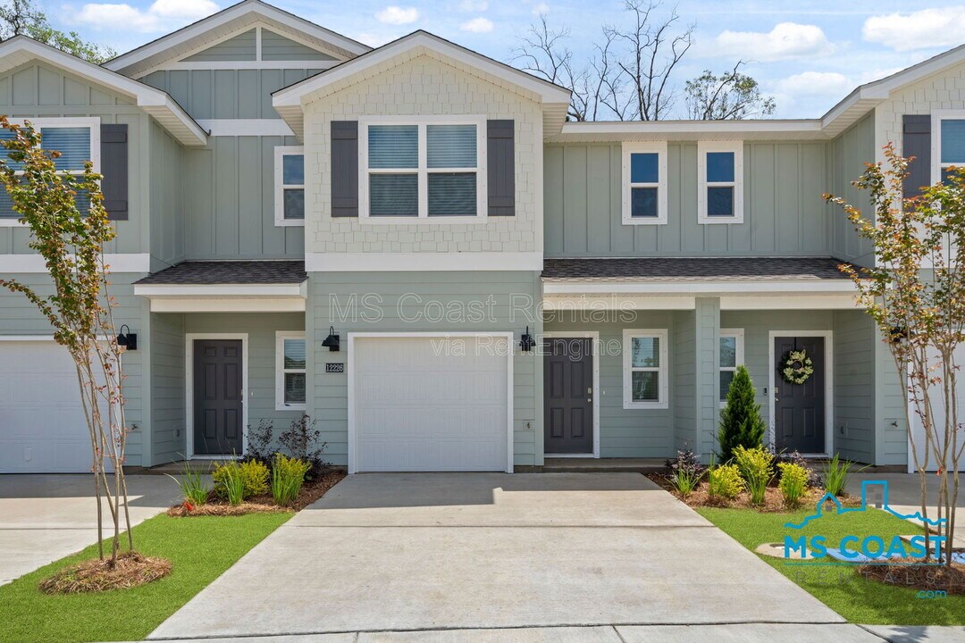 12226 Frazier Ln in Gulfport, MS - Building Photo