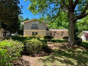 5262 Happy Hollow Rd in Doraville, GA - Building Photo - Building Photo