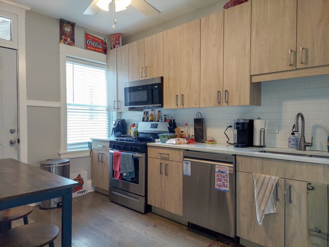 3703 N Racine Ave, Unit 1F