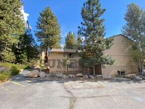 872 Tanager St in Incline Village, NV - Building Photo - Building Photo