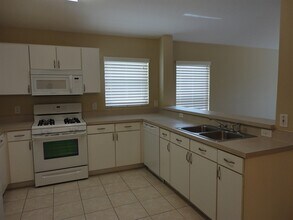 6765 Waterton Dr in Riverview, FL - Foto de edificio - Building Photo