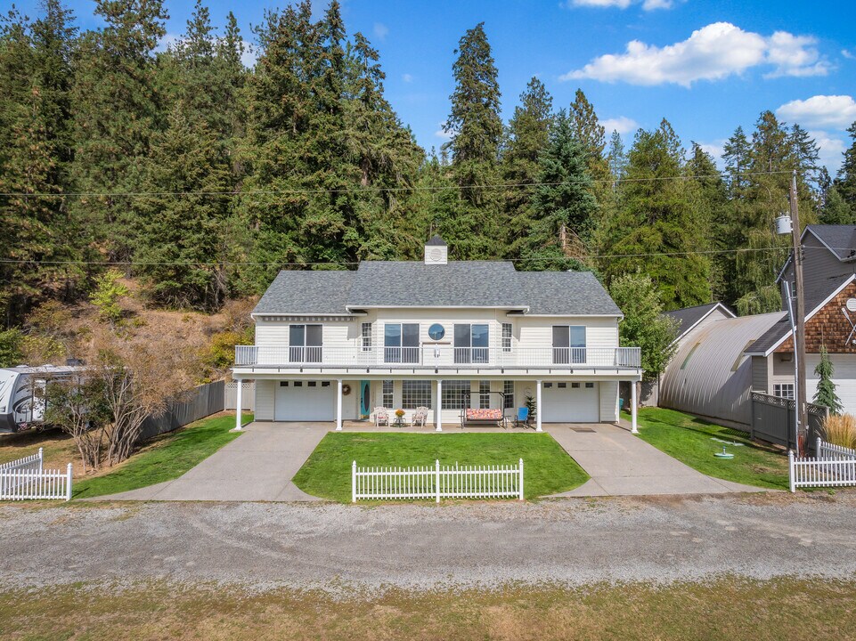 1356 S Silver Beach Rd in Coeur d'Alene, ID - Building Photo