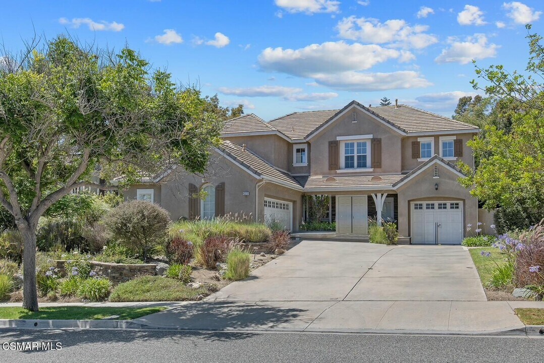 4323 Via Entrada in Thousand Oaks, CA - Foto de edificio