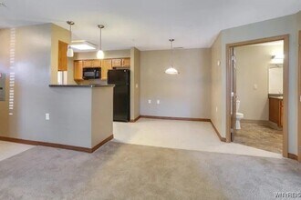 2524 Deer Lakes Dr in Amherst, NY - Building Photo - Building Photo