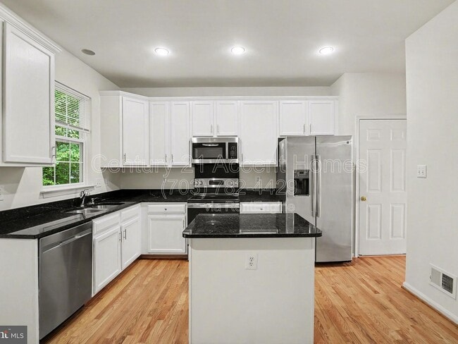 9308 Paul Dr in Manassas Park, VA - Building Photo - Building Photo