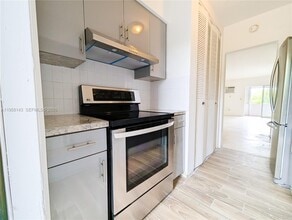 1590 NE 127th St in Miami, FL - Building Photo - Building Photo