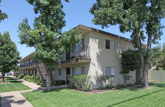 Olive Lane Apartments in Santee, CA - Building Photo - Building Photo