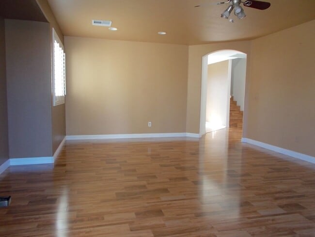 5975 Bristol Crest Ln in Las Vegas, NV - Building Photo - Building Photo