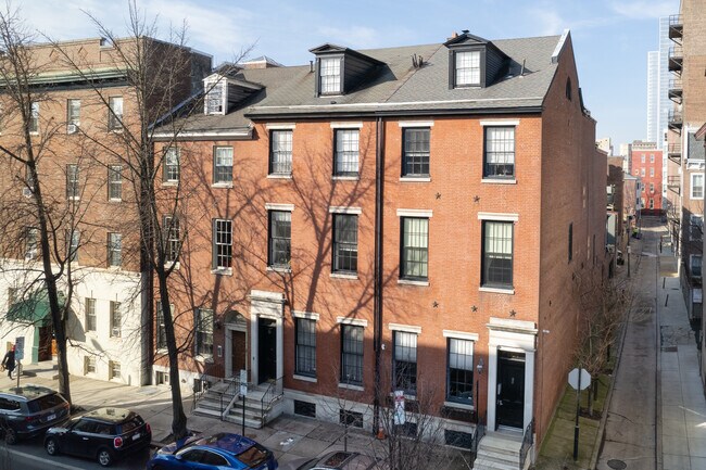 304-306 S 10th St in Philadelphia, PA - Foto de edificio - Building Photo