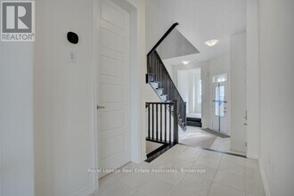 546 Fir Ct. in Milton, ON - Building Photo - Building Photo