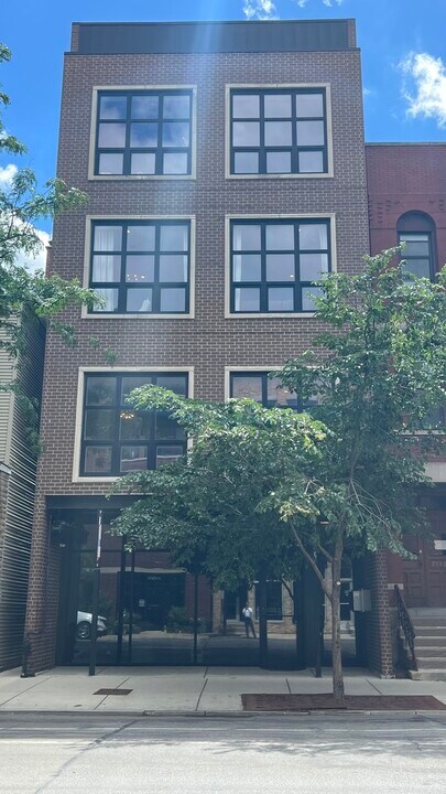 2930 N Lincoln Ave in Chicago, IL - Building Photo