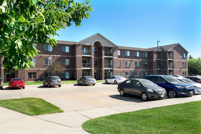 Marshall Apartments in Lincoln, NE - Building Photo - Building Photo