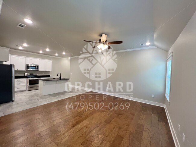 591 Bradford Dr in Springdale, AR - Building Photo - Building Photo