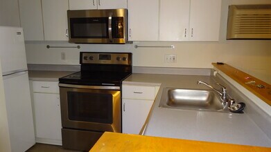 1420 Hopkins St NW, Unit Hopkins One Bedroom in Washington, DC - Building Photo - Building Photo