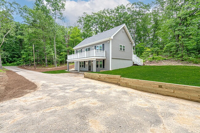 130 Rocklawn Ave in Attleboro, MA - Foto de edificio - Building Photo