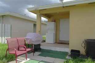 942 SW 8th Pl in Homestead, FL - Building Photo - Building Photo