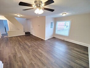 2423 Wrights Wy in Pittsburgh, PA - Building Photo - Building Photo