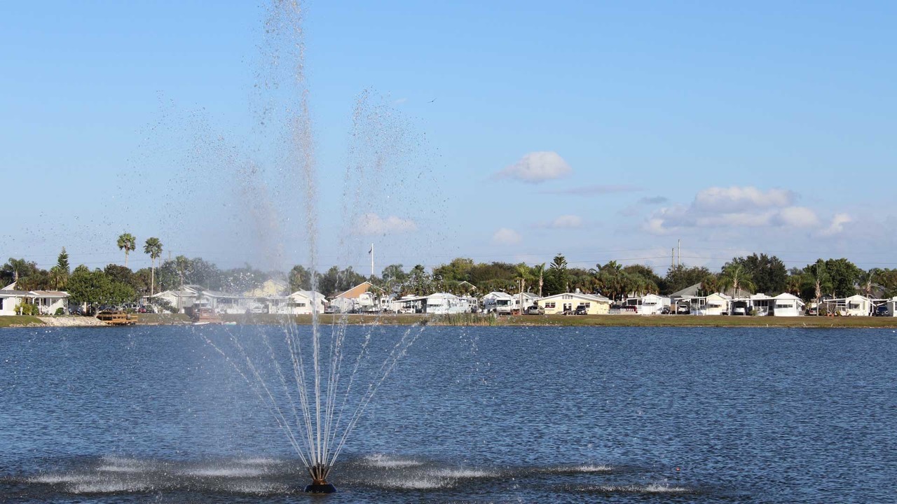 Pleasant Lake in Bradenton, FL - Building Photo