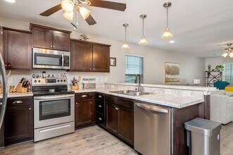 202 Wainwright Dr in Crestview, FL - Building Photo - Building Photo