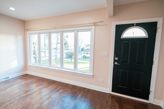 7916 McVicker Ave in Burbank, IL - Building Photo - Building Photo