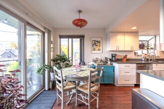 2345 Boylston Ave E, Unit 100 in Seattle, WA - Foto de edificio - Building Photo