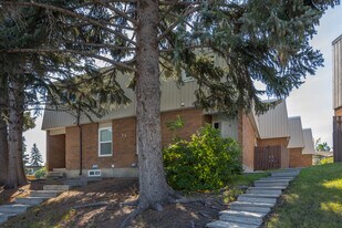 15 Sorrel Pl SW in Calgary, AB - Building Photo