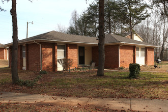 Baylor Court in Greensboro, NC - Foto de edificio - Building Photo