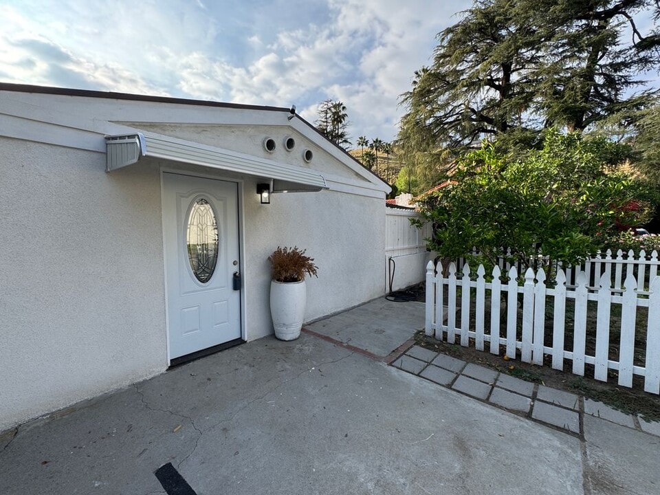 857 W Edgehill Rd in San Bernardino, CA - Building Photo