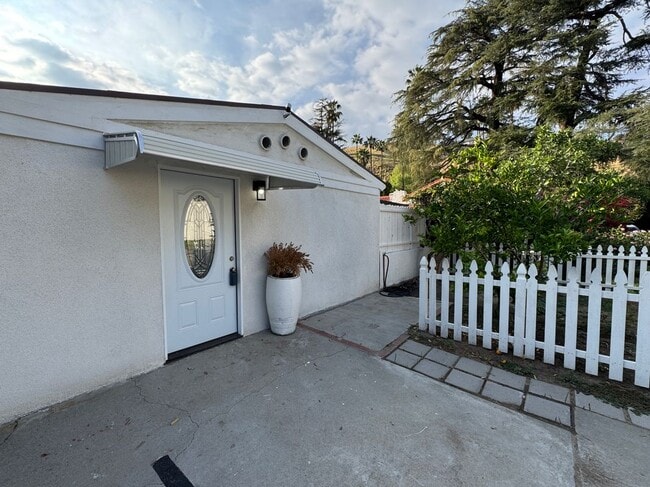 property at 857 W Edgehill Rd