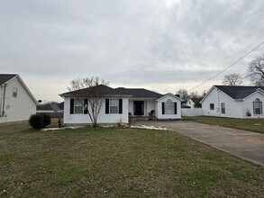 409 Britt Ln in La Vergne, TN - Building Photo - Building Photo